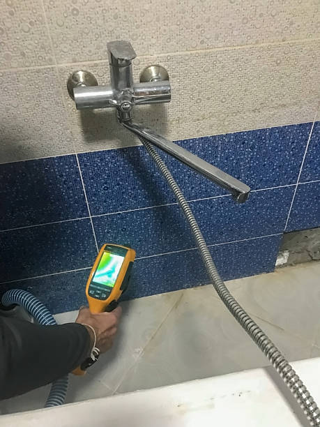 كشف تسربات المياة بحى القيروان